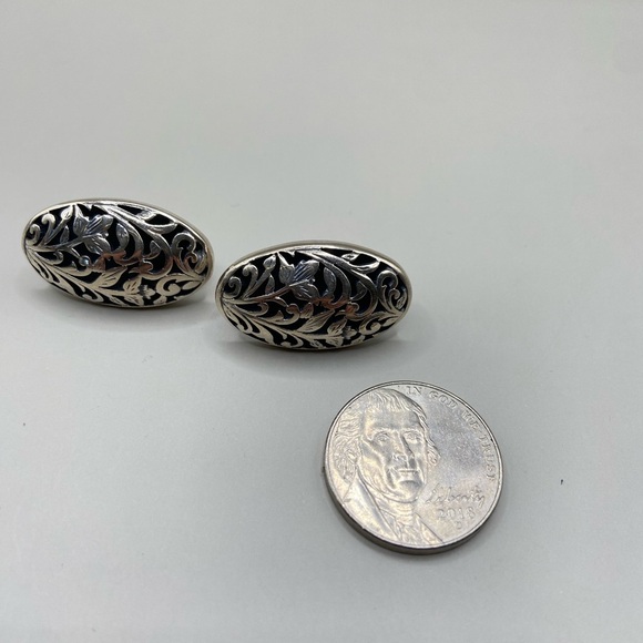 Vintage Floral Filigree Oval Post Earrings - Picture 5 of 7